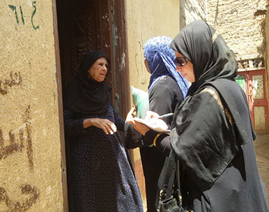 «القومي للمرأة» يستهدف 10 آلاف أسرة بحملة «طرق الأبواب» ببني سويف