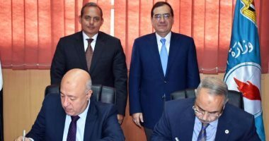 وزير البترول يشهد توقيع اتفاقية شركة أسيوط والبنك الأهلي