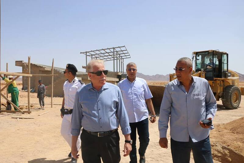 محافظ جنوب سيناء: افتتاح مضمار الهجن وقرية التراث فى احتفالات أكتوبر