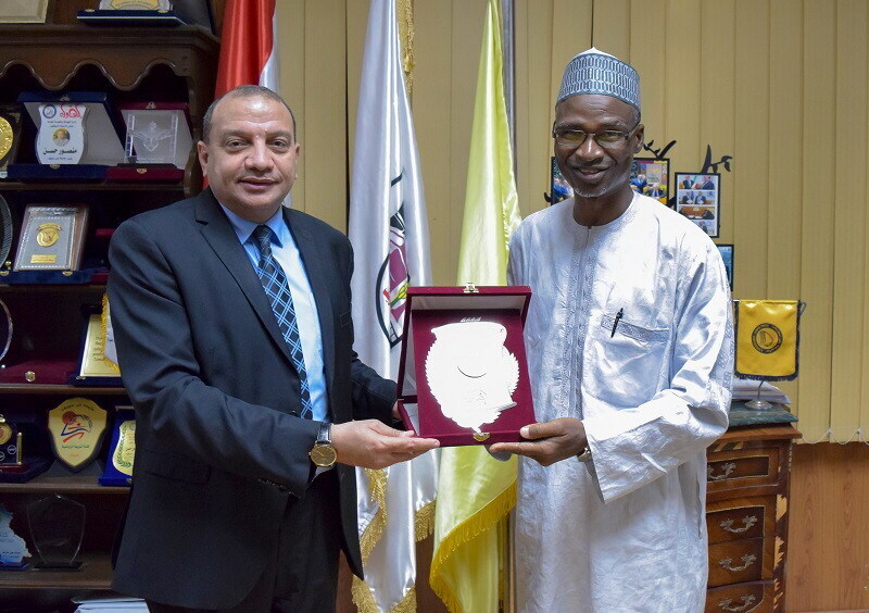 رئيس جامعة بني سويف يوقع مذكرة تفاهم مع جامعة بابا نجيدا بدولة نيجيريا