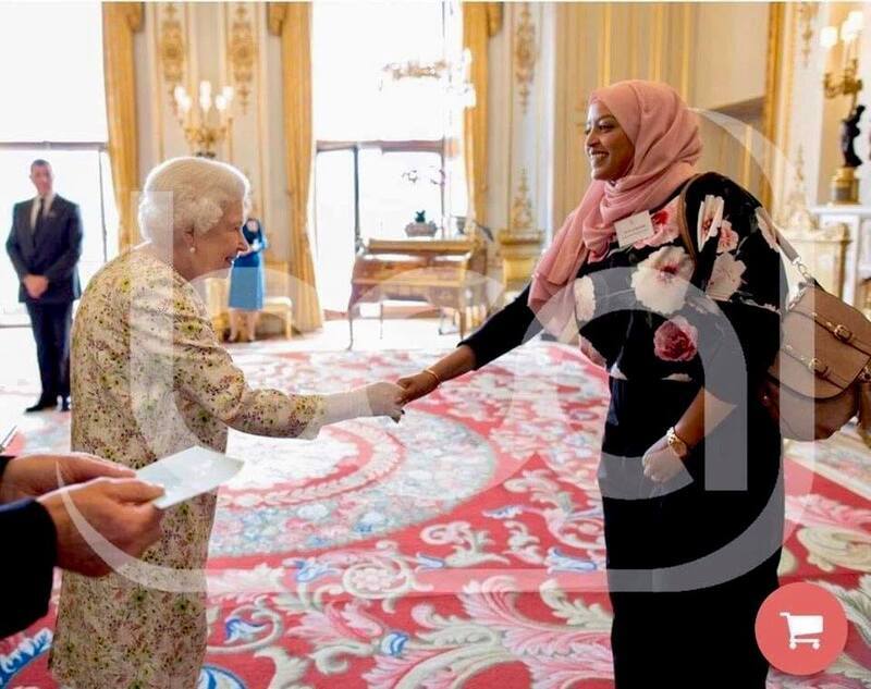 Queen Elizabeth honors Egyptian woman for community services in London