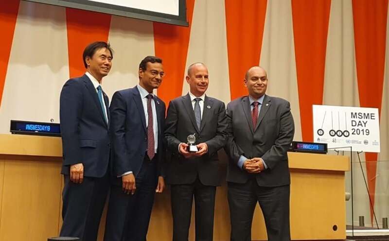 Methanex cops ICSB’s Humane Entrepreuner Award for its CRS program in Damietta