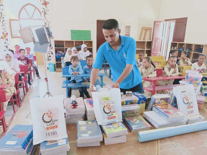 «صناع الخير» توزع رؤس أغنام وأدوات مدرسية بقرية دار السلام بالفيوم