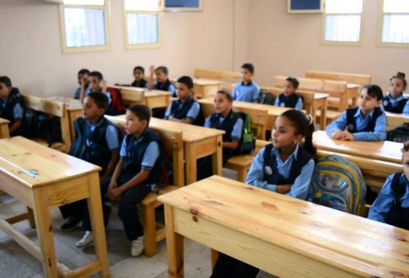 إنشاء وتجديد 46 مدرسة وتوزيع 2550 مقعدًا جديدًا للتلاميذ‎ بأسوان