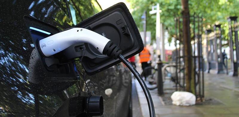 Study: Electric cars, heat pumps to cut CO2 by 1.5 & 0.8 gigatons annually by 2050