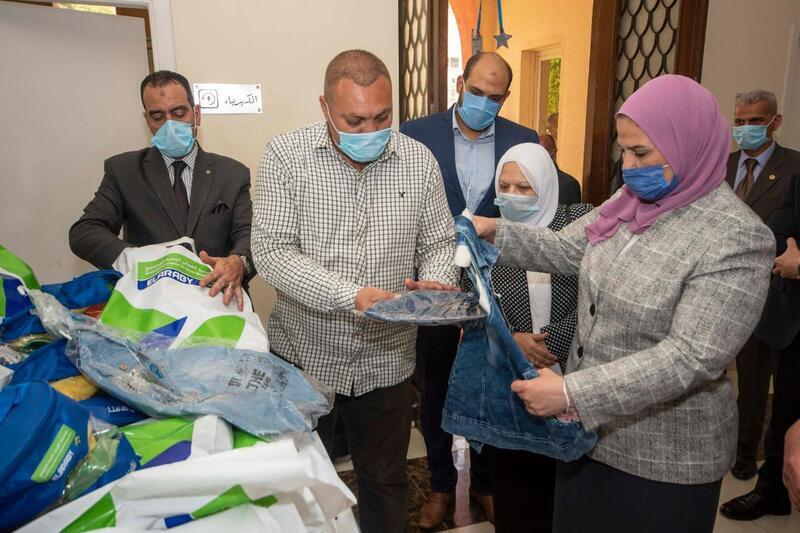 وزيرة التضامن توزع ملابس العيد في دور الرعاية بتكلفة ٧ ملايين جنيه