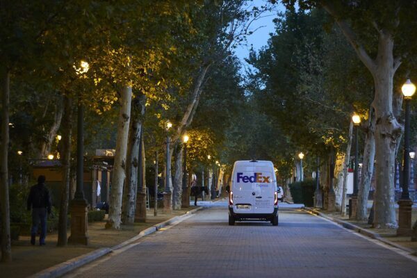 FedEx allocates $ 2bn initial investments to have zero-carbon operations by 2040