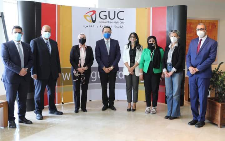 «البيئة» تكرم طلاب «GUC» لتصميمهم حملات «Egypt goes green»