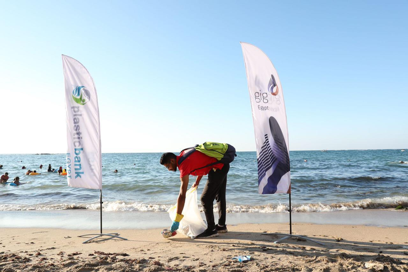 Egypt seeks Guinness Records title with largest beaches cleanup campaign