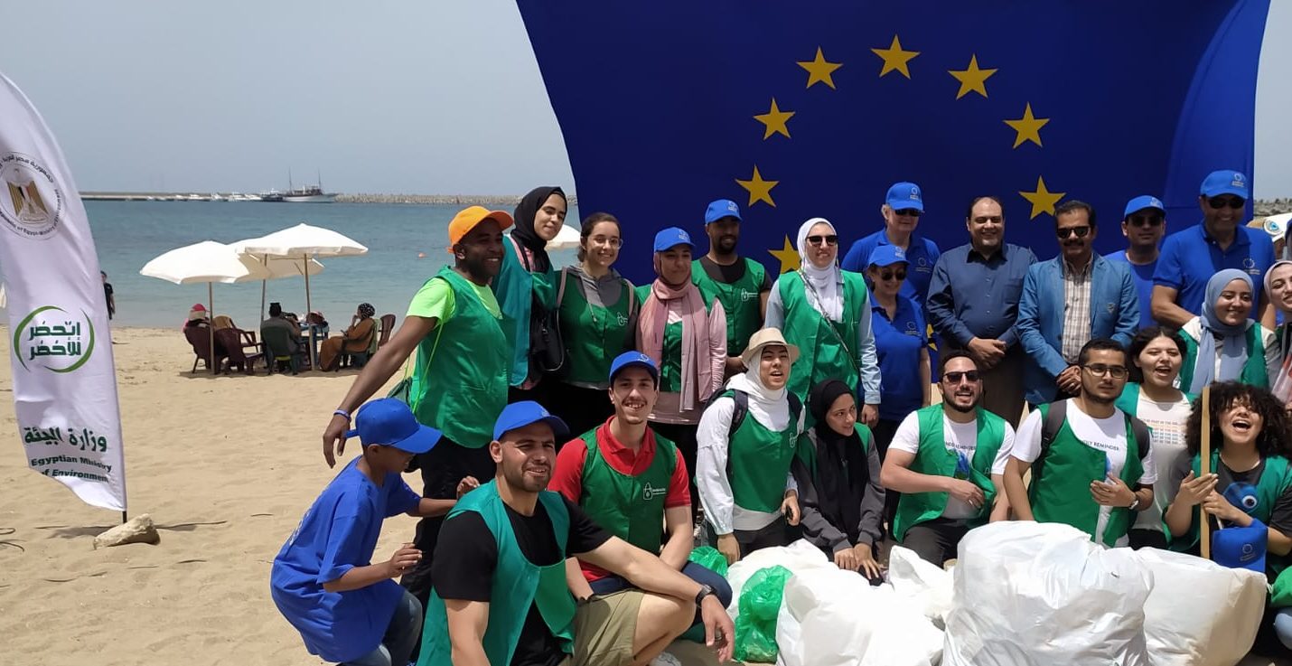 Environment Ministry, EU launch beach clean-up campaign in Alex