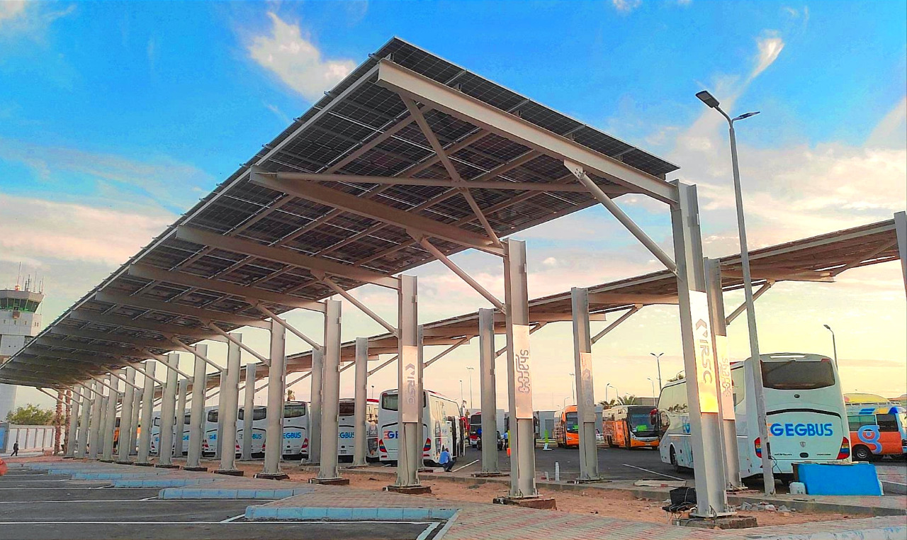 كيف تحول مطار شرم الشيخ الى ( منشأة خضراء ) خلال قمة المناخ