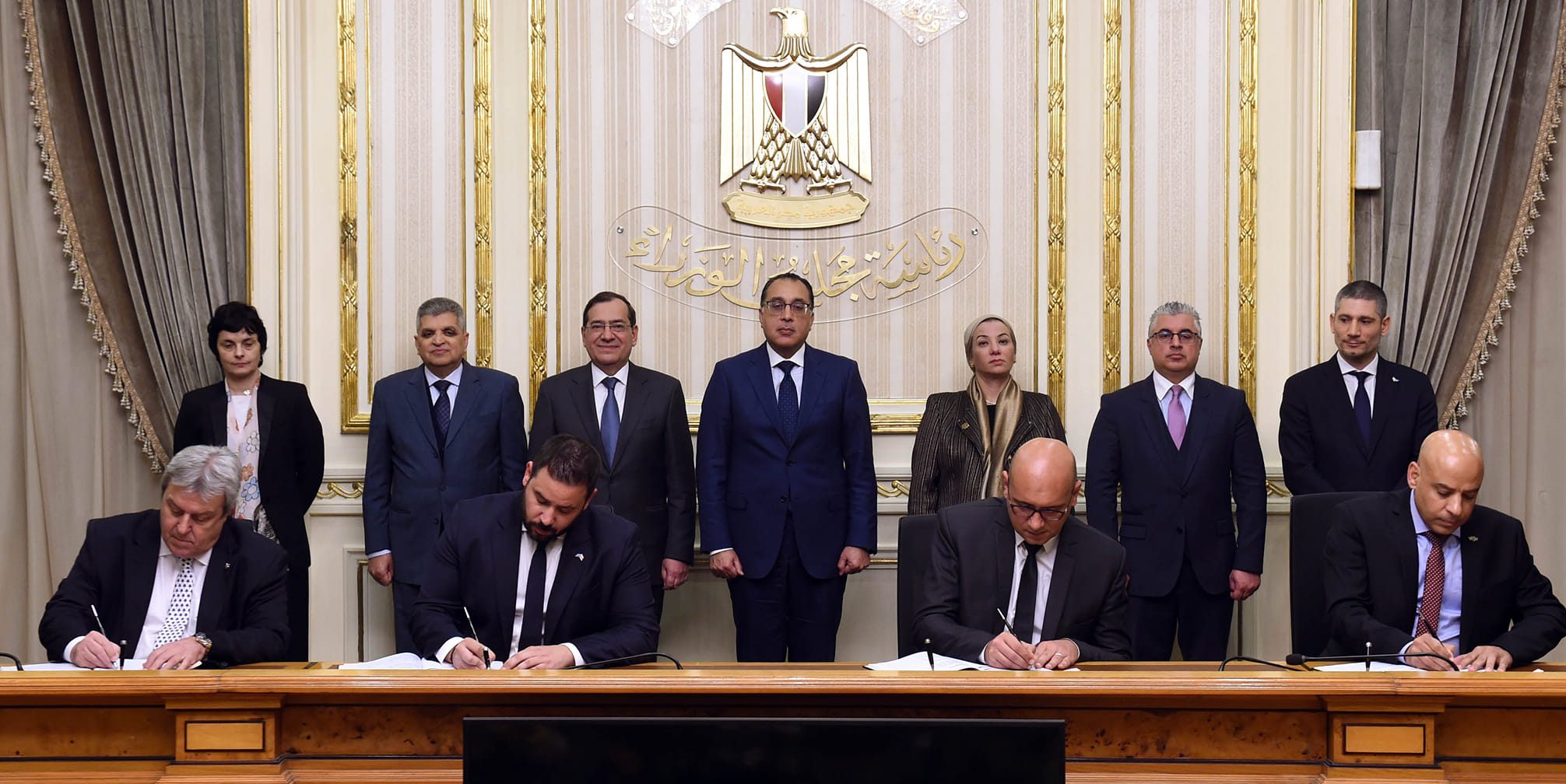 «مدبولي» يشهد توقيع اتفاقية بين قناة السويس ومجموعة «V» اليونانية لإنشاء شركة لإدارة المخلفات