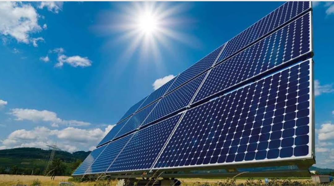 استثمارات الطاقة الشمسية ستتجاوز استثمارات النفط للمرة الأولى هذا العام