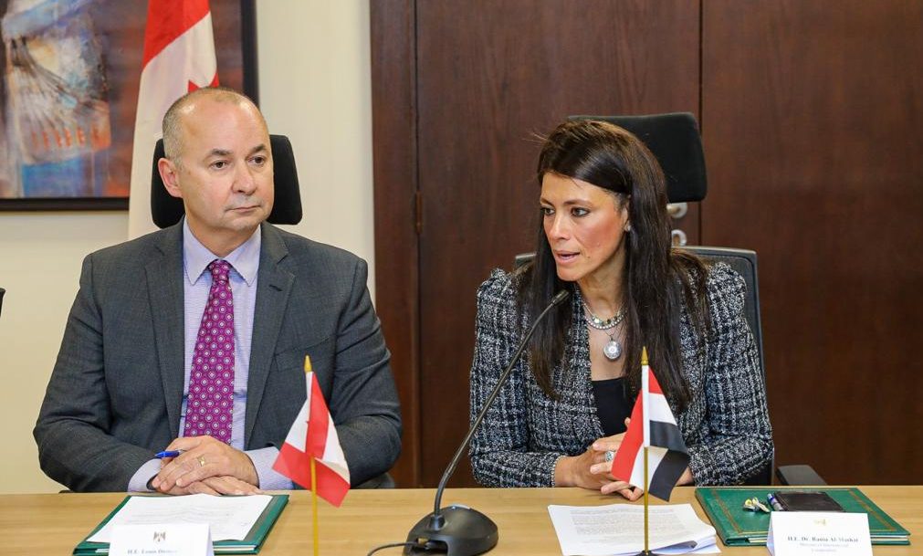 رانيا المشاط توقع اتفاقية منحة بقيمة 10 ملايين دولار كندي لتنفيذ مشروع الزراعة الذكية
