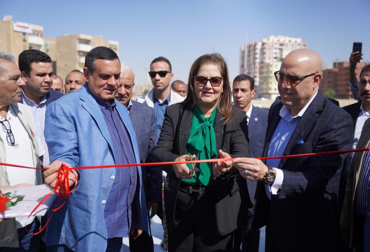 وزيرة التخطيط تفتتح عددًا من المشروعات التنموية والخدمية بمحافظة السويس