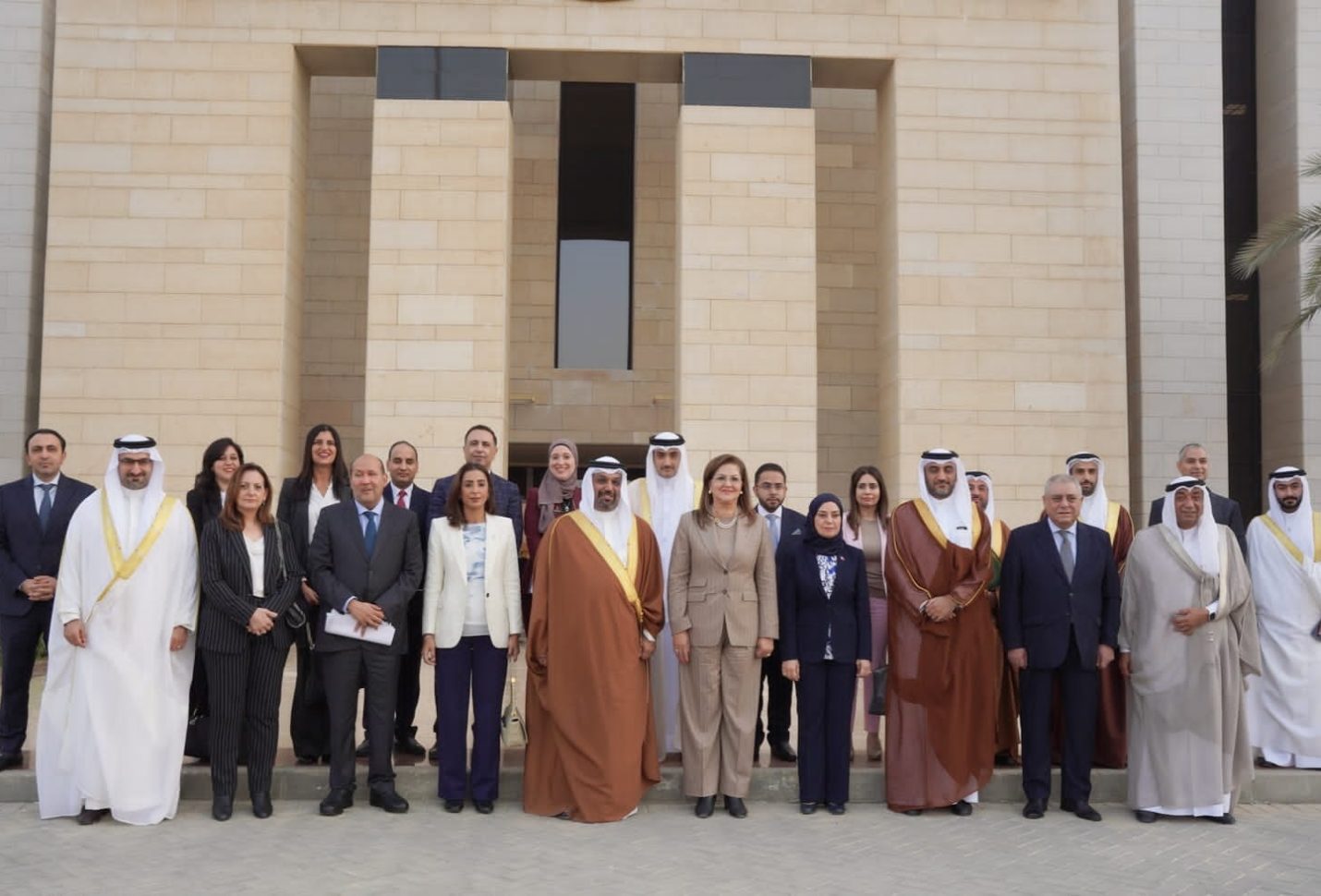 وزيرة التخطيط تناقش سبل التعاون المشترك مع وفد وزاري بحريني رفيع المستوى