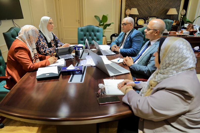 وزيرة التضامن تجتمع بقيادات الوزارة لمتابعة مشروع صكوك أضاحي الإطعام